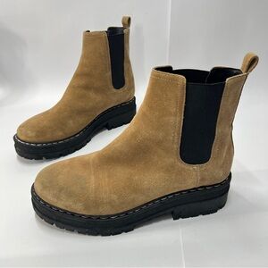 MARC FISHER Tan brown Suede BERMIDA LUG SOLE BOOTIE W9 Black Rubber Sole